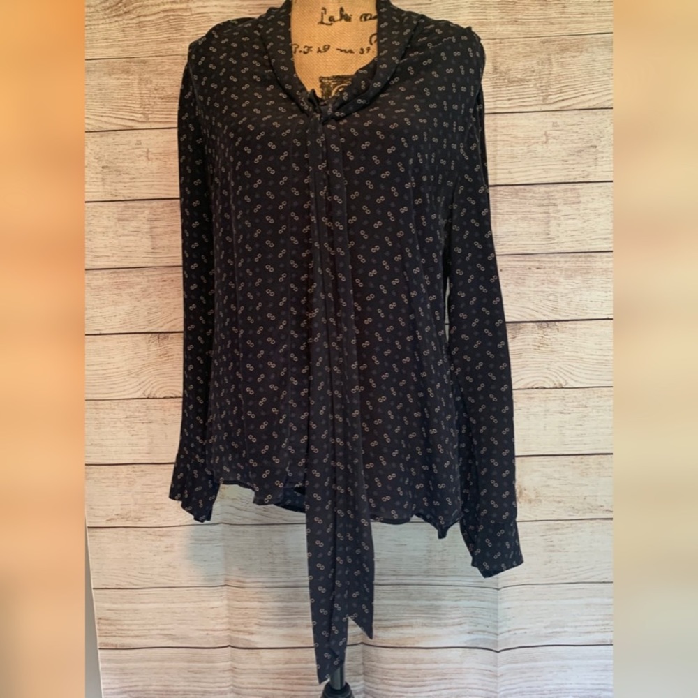 Banana Republic women’s patterned blouse